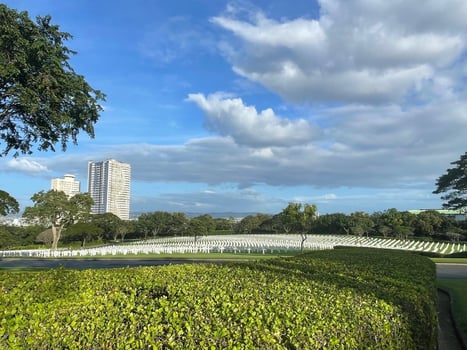 Manila American Cemetery w Skyline